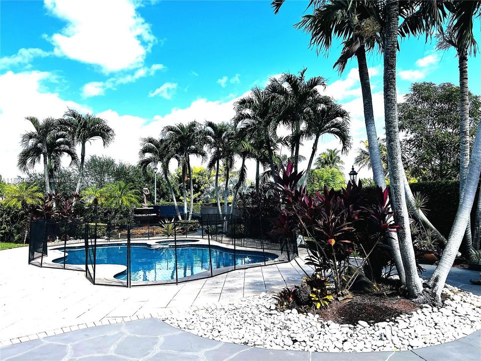 Recently Sold: $1,199,000 (5 beds, 4 baths, 3202 Square Feet)