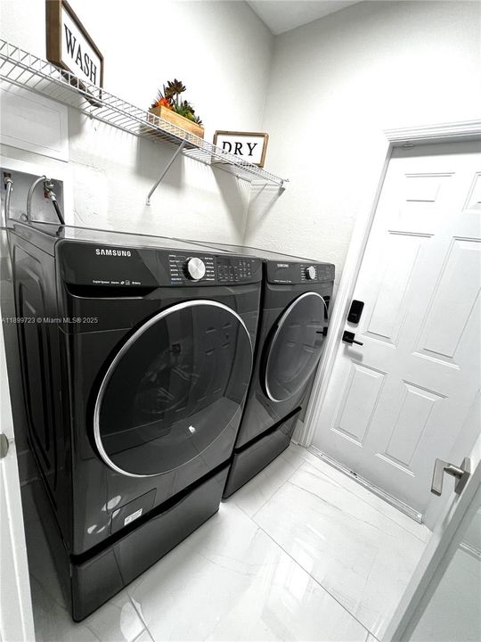 Recently Sold: $1,199,000 (5 beds, 4 baths, 3202 Square Feet)