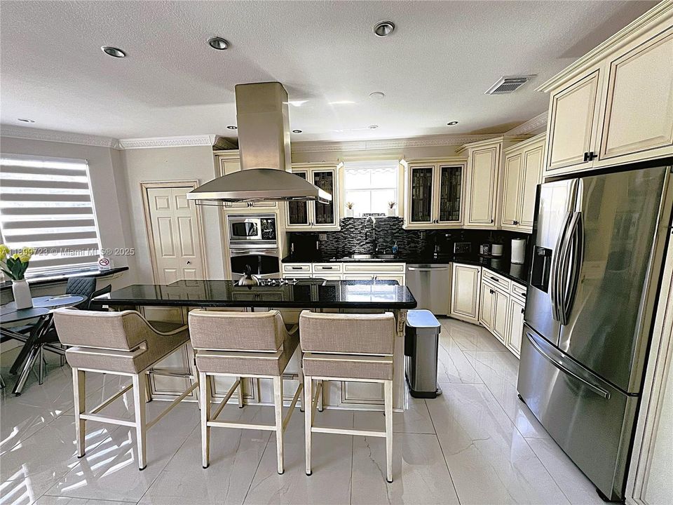 Recently Sold: $1,199,000 (5 beds, 4 baths, 3202 Square Feet)