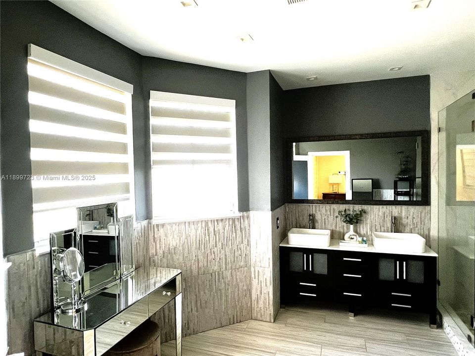 Recently Sold: $1,199,000 (5 beds, 4 baths, 3202 Square Feet)