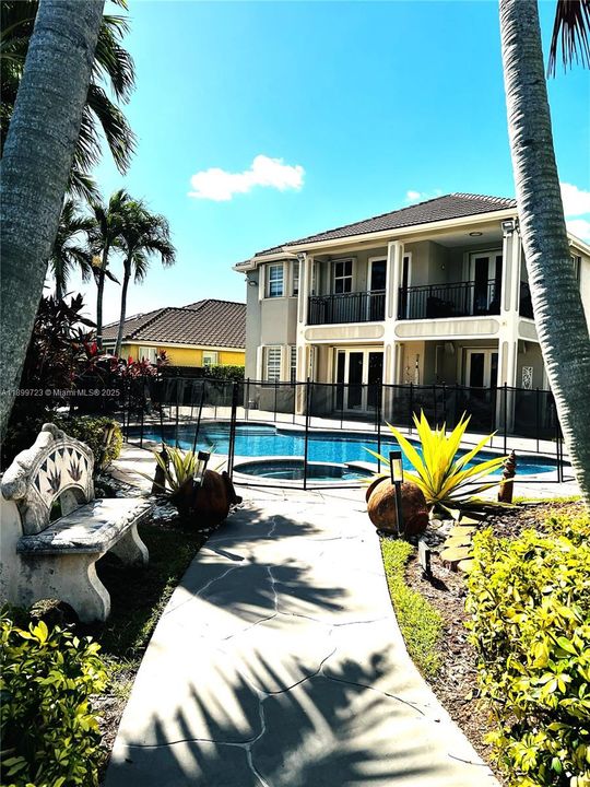 Recently Sold: $1,199,000 (5 beds, 4 baths, 3202 Square Feet)