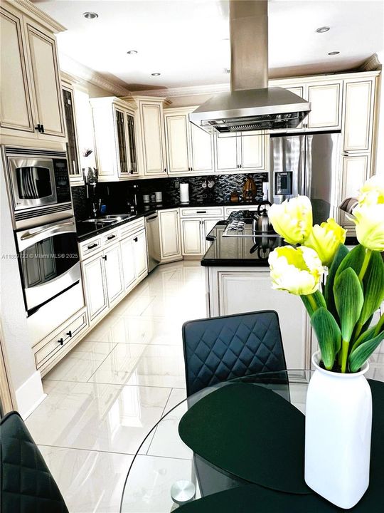 Recently Sold: $1,199,000 (5 beds, 4 baths, 3202 Square Feet)