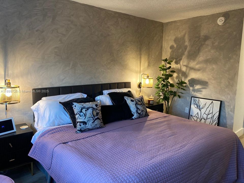 合同活跃: $799,000 (2 贝兹, 2 浴室, 1325 平方英尺)