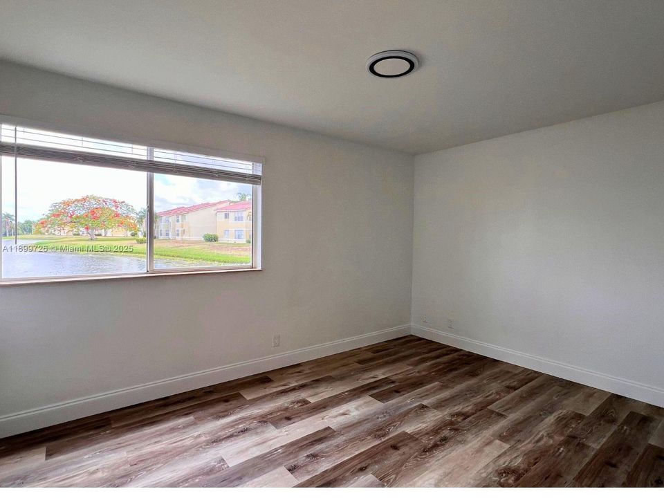 最近租的: $2,400 (2 贝兹, 2 浴室, 1065 平方英尺)