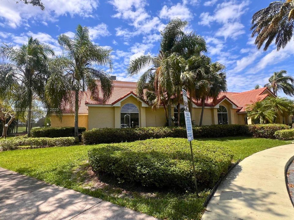 最近租的: $2,400 (2 贝兹, 2 浴室, 1065 平方英尺)