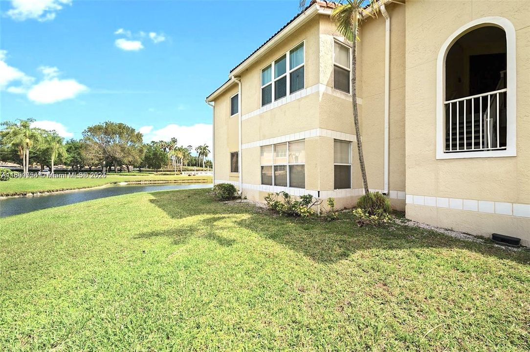 最近租的: $2,400 (2 贝兹, 2 浴室, 1065 平方英尺)