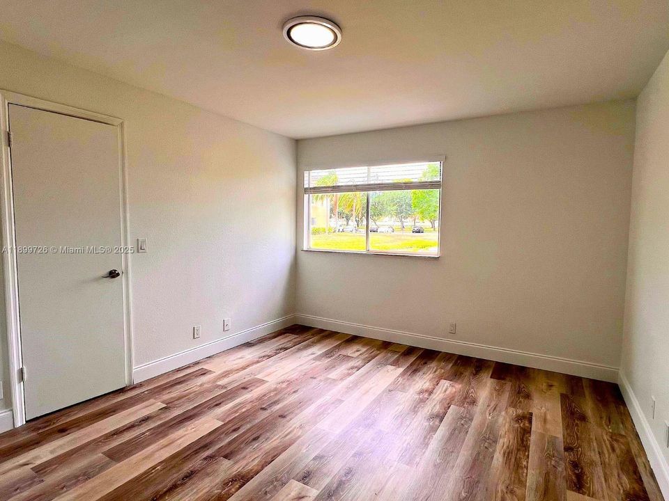 最近租的: $2,400 (2 贝兹, 2 浴室, 1065 平方英尺)