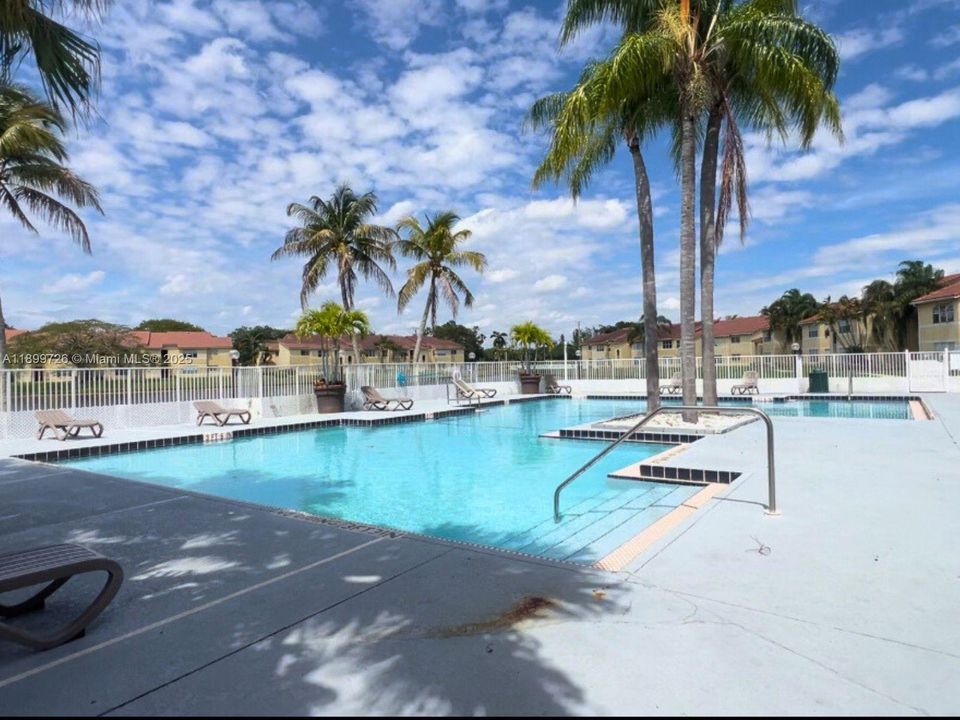 最近租的: $2,400 (2 贝兹, 2 浴室, 1065 平方英尺)