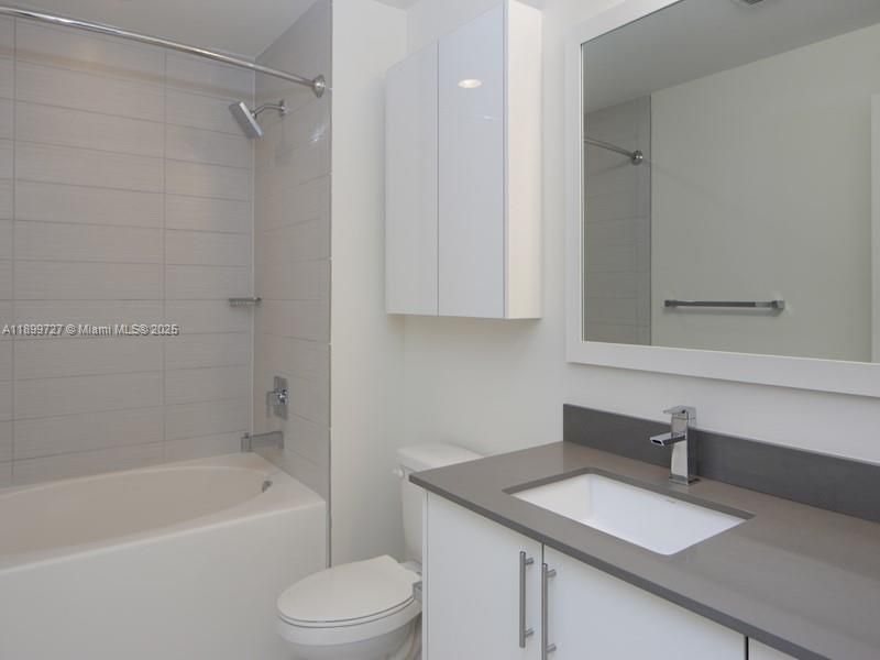 Active With Contract: $4,100 (2 beds, 2 baths, 1384 Square Feet)