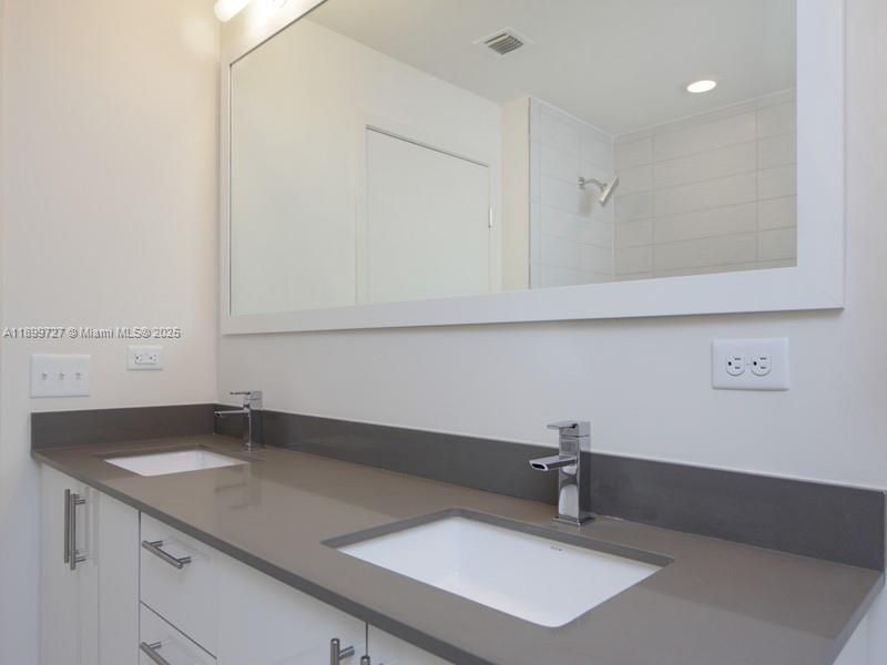 Active With Contract: $4,100 (2 beds, 2 baths, 1384 Square Feet)