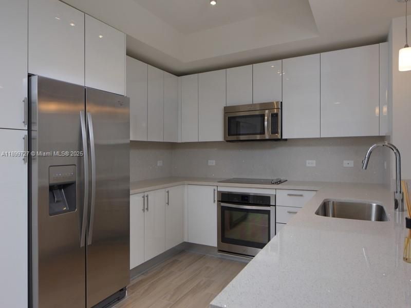 Active With Contract: $4,100 (2 beds, 2 baths, 1384 Square Feet)