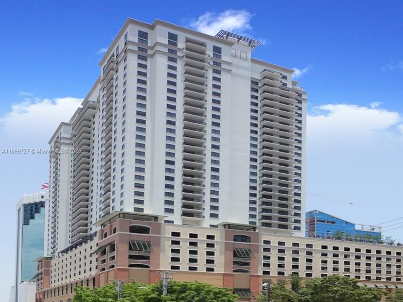 Active With Contract: $4,100 (2 beds, 2 baths, 1384 Square Feet)