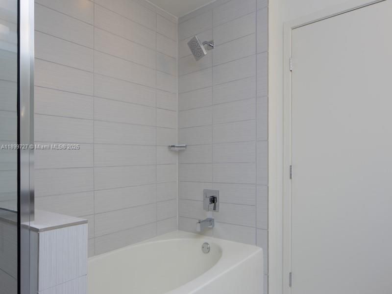 Active With Contract: $4,100 (2 beds, 2 baths, 1384 Square Feet)