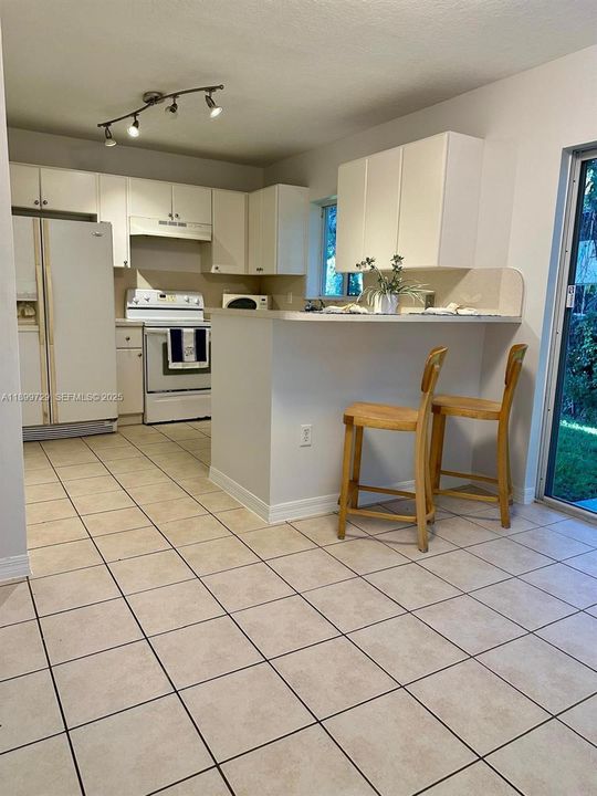 For Rent: $1,795 (3 beds, 2 baths, 1099 Square Feet)