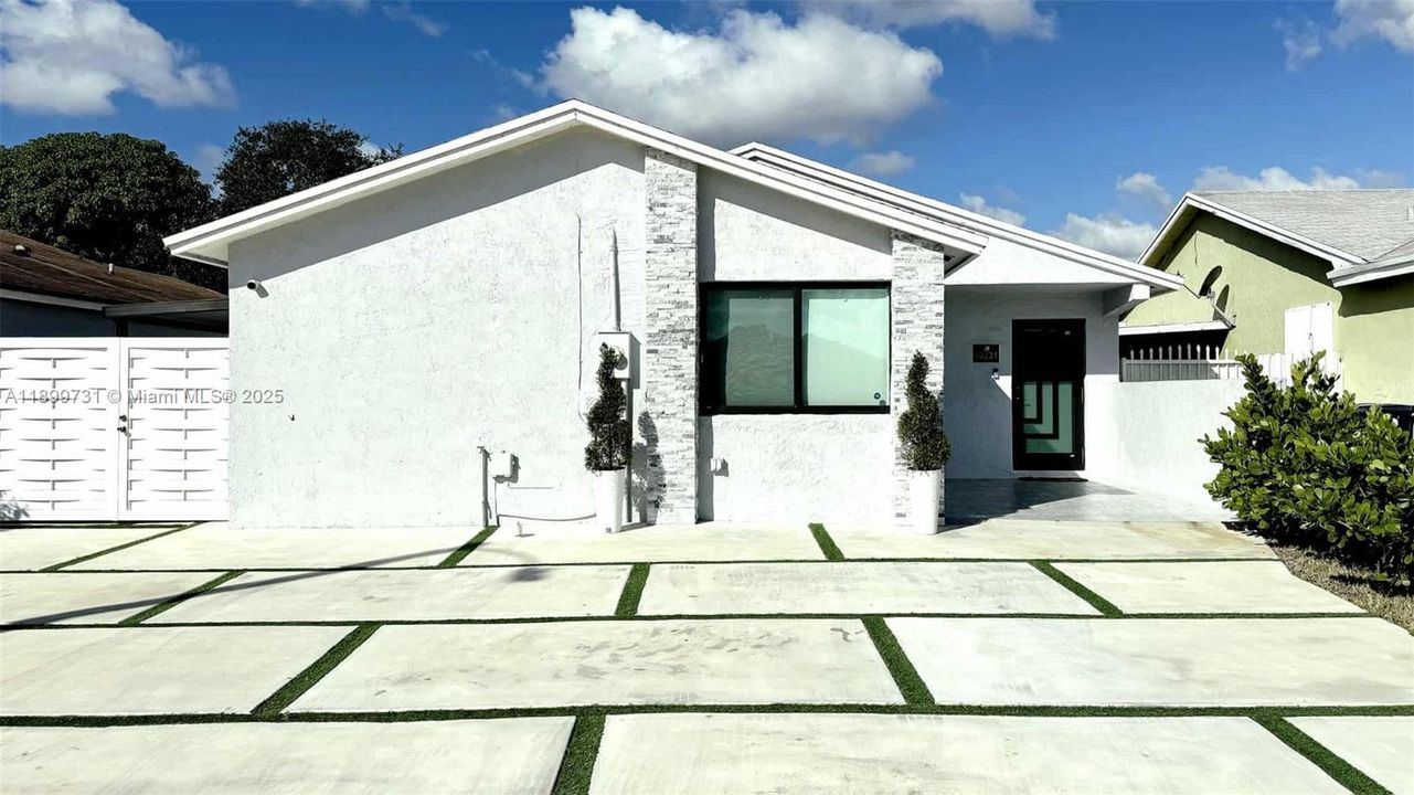 For Sale: $665,000 (3 beds, 3 baths, 1244 Square Feet)