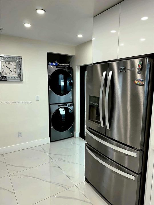 For Sale: $665,000 (3 beds, 3 baths, 1244 Square Feet)