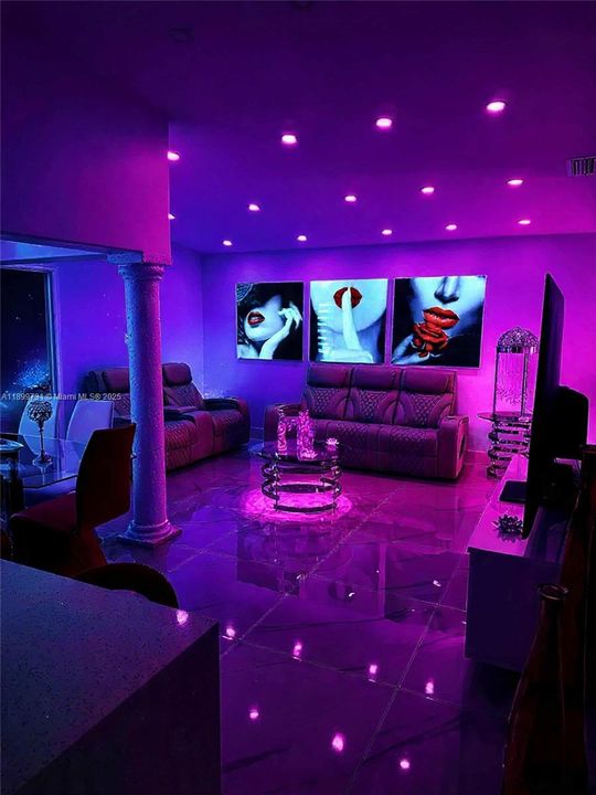 For Sale: $665,000 (3 beds, 3 baths, 1244 Square Feet)