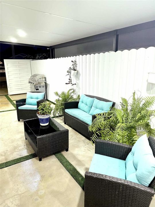 For Sale: $665,000 (3 beds, 3 baths, 1244 Square Feet)