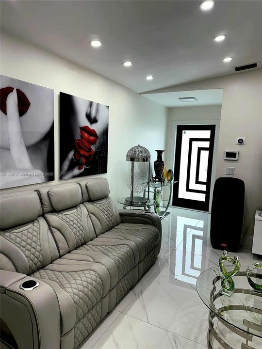 For Sale: $665,000 (3 beds, 3 baths, 1244 Square Feet)