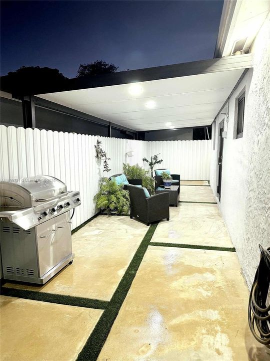 For Sale: $665,000 (3 beds, 3 baths, 1244 Square Feet)