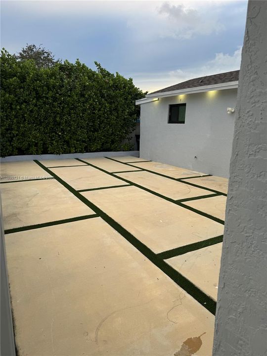 For Sale: $665,000 (3 beds, 3 baths, 1244 Square Feet)