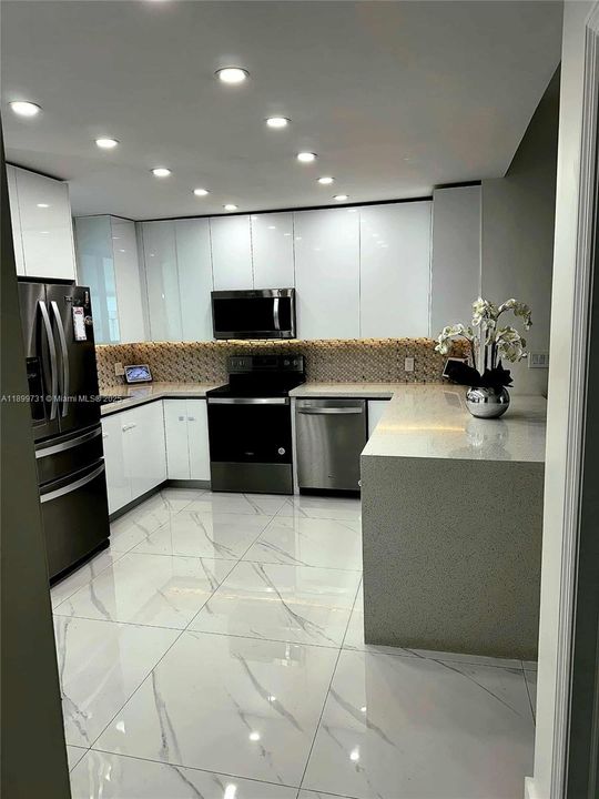 For Sale: $665,000 (3 beds, 3 baths, 1244 Square Feet)