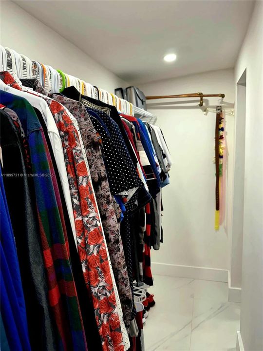 For Sale: $665,000 (3 beds, 3 baths, 1244 Square Feet)