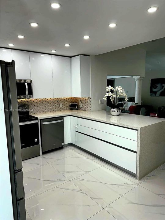 For Sale: $665,000 (3 beds, 3 baths, 1244 Square Feet)