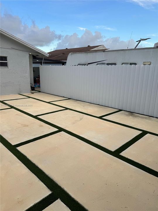 For Sale: $665,000 (3 beds, 3 baths, 1244 Square Feet)