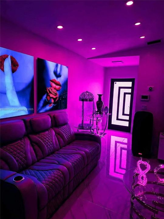 For Sale: $665,000 (3 beds, 3 baths, 1244 Square Feet)