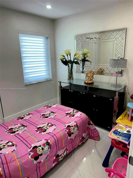 For Sale: $665,000 (3 beds, 3 baths, 1244 Square Feet)