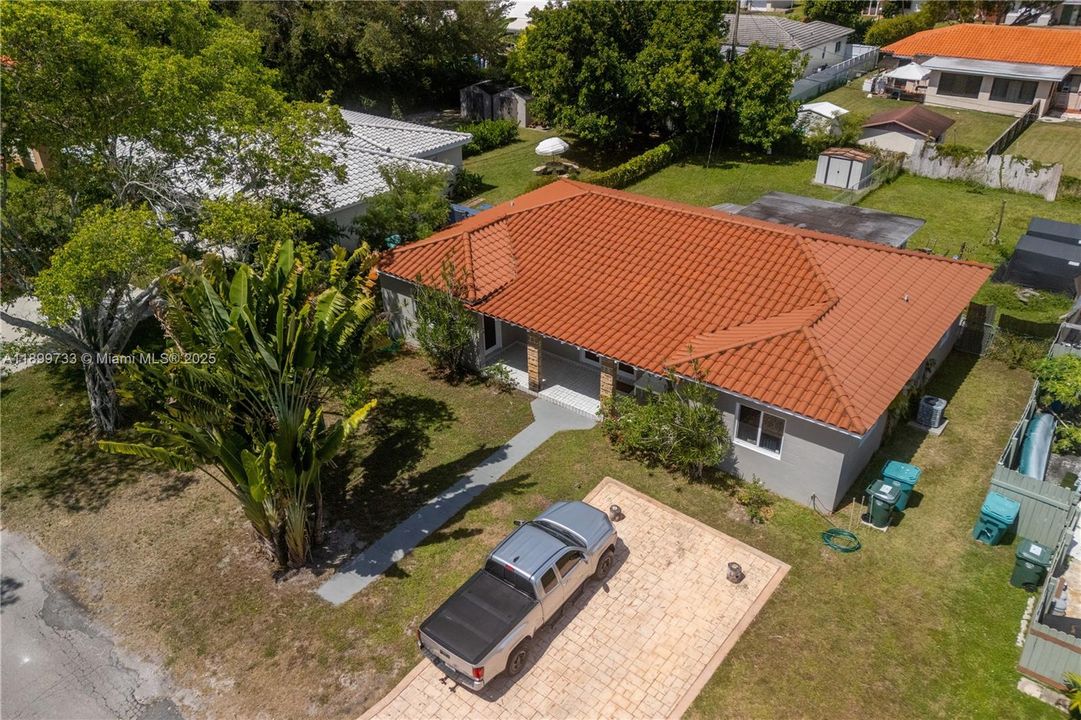 For Rent: $2,600 (2 beds, 1 baths, 1805 Square Feet)