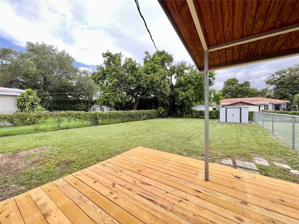 For Rent: $2,600 (2 beds, 1 baths, 1805 Square Feet)