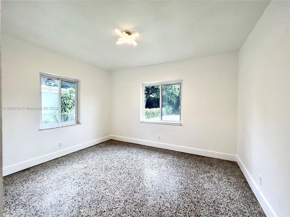 For Rent: $2,600 (2 beds, 1 baths, 1805 Square Feet)