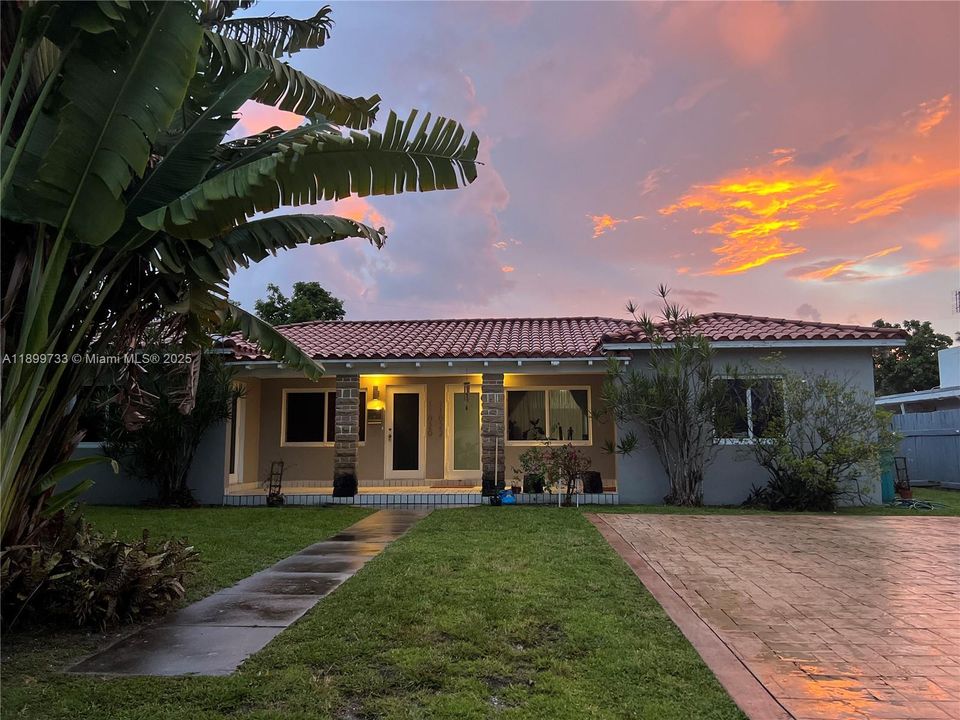 For Rent: $2,600 (2 beds, 1 baths, 1805 Square Feet)