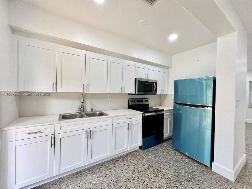 For Rent: $2,600 (2 beds, 1 baths, 1805 Square Feet)