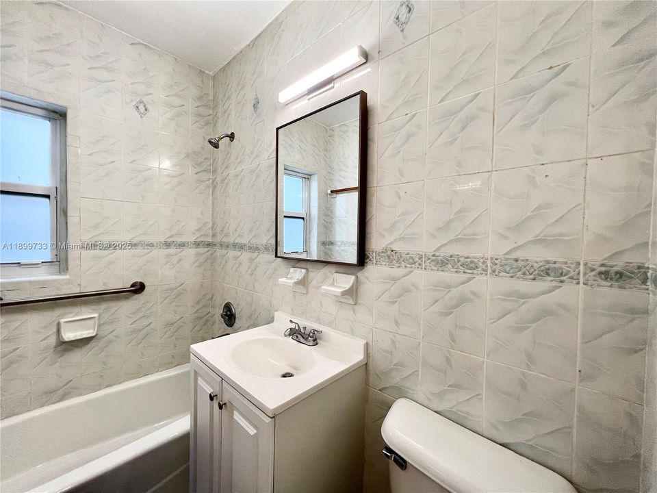 For Rent: $2,600 (2 beds, 1 baths, 1805 Square Feet)