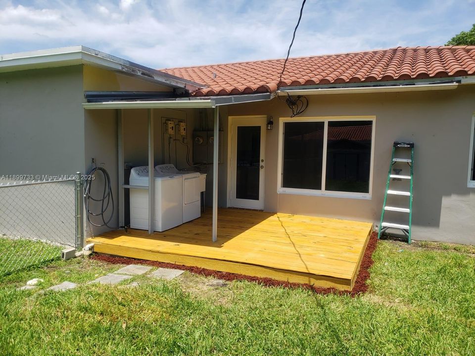 For Rent: $2,600 (2 beds, 1 baths, 1805 Square Feet)