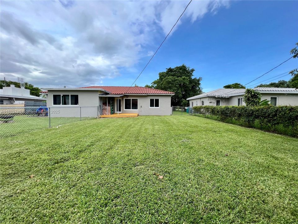 For Rent: $2,600 (2 beds, 1 baths, 1805 Square Feet)