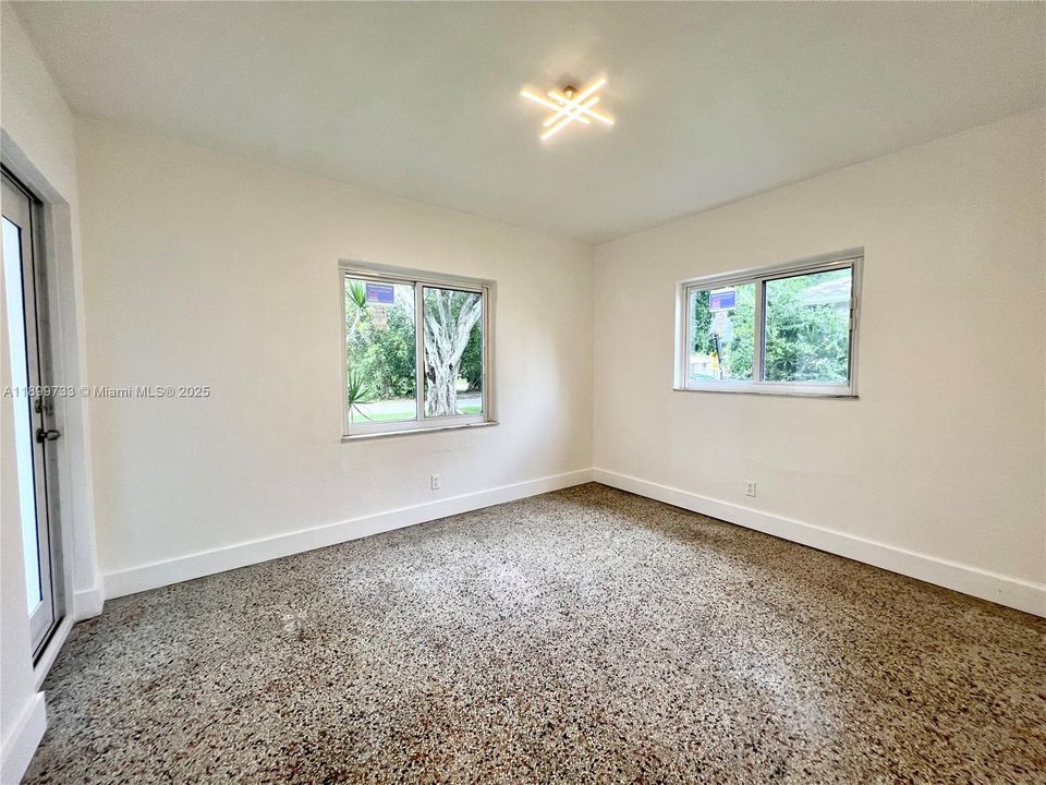 For Rent: $2,600 (2 beds, 1 baths, 1805 Square Feet)