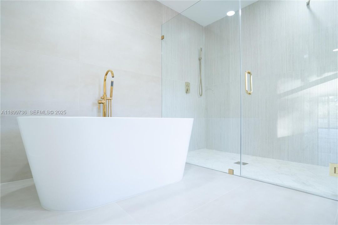 For Sale: $690,000 (3 beds, 2 baths, 2433 Square Feet)