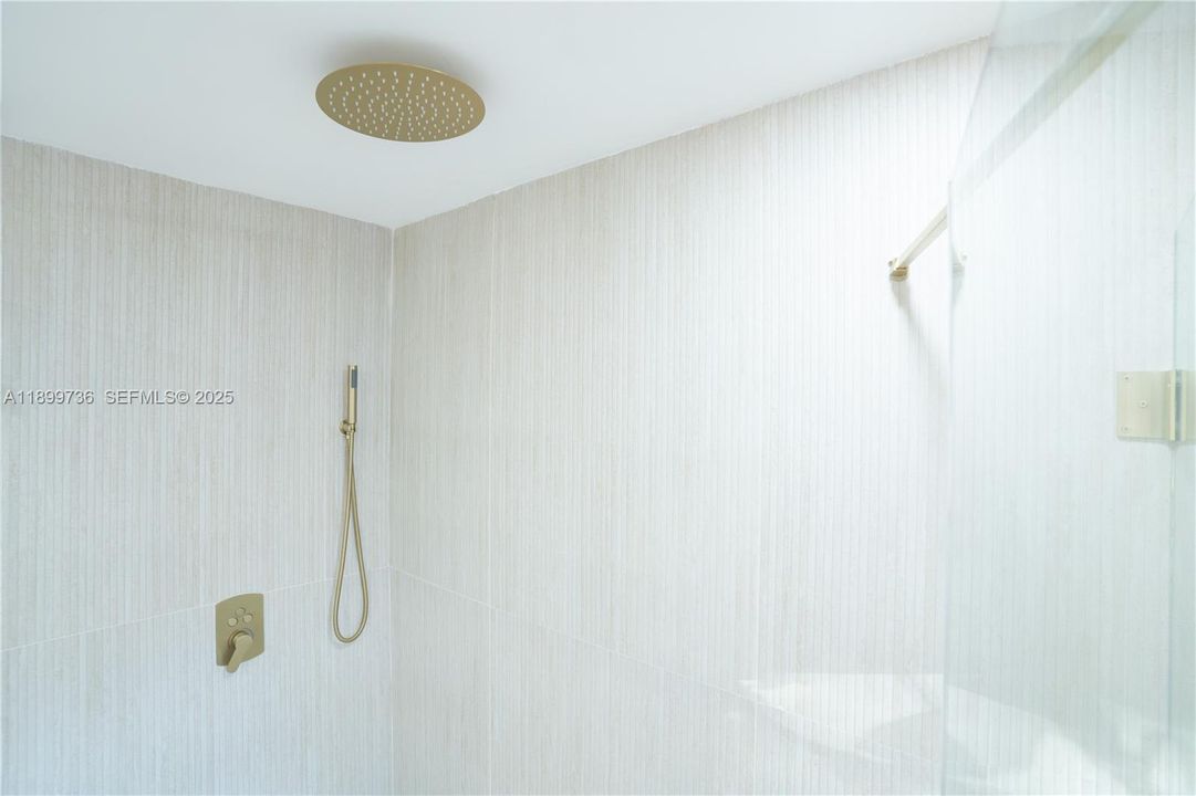 For Sale: $690,000 (3 beds, 2 baths, 2433 Square Feet)