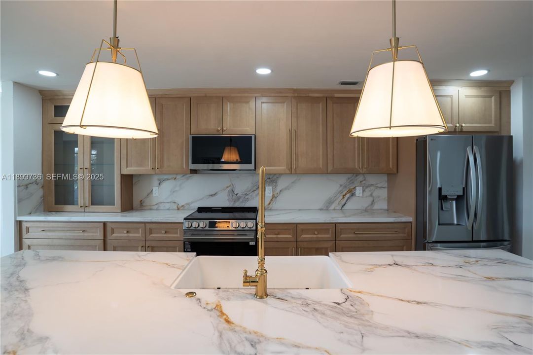 For Sale: $690,000 (3 beds, 2 baths, 2433 Square Feet)