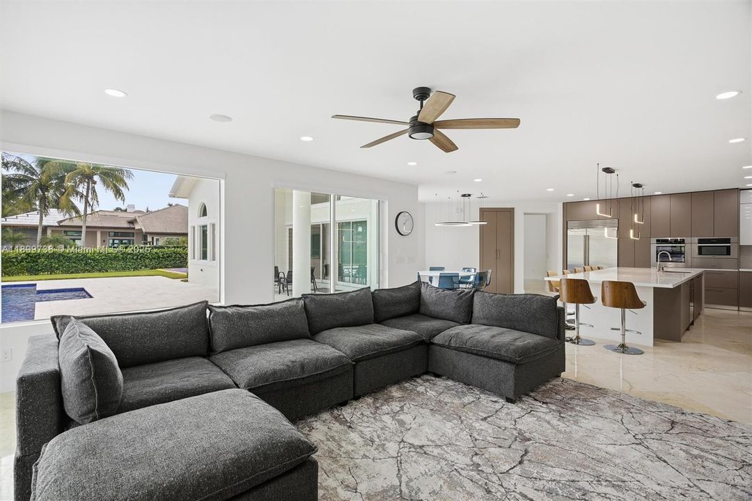 For Sale: $3,300,000 (5 beds, 6 baths, 5950 Square Feet)