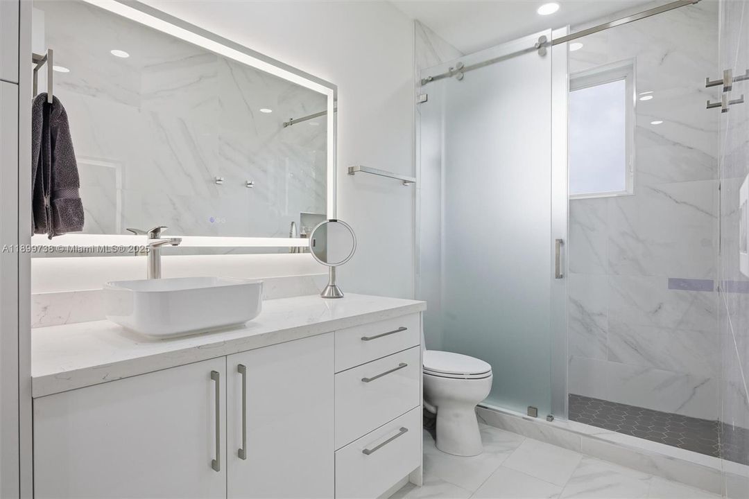 For Sale: $3,300,000 (5 beds, 6 baths, 5950 Square Feet)