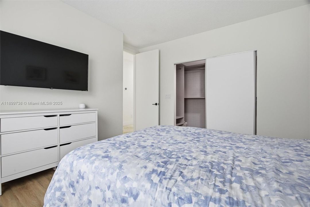 For Sale: $3,300,000 (5 beds, 6 baths, 5950 Square Feet)