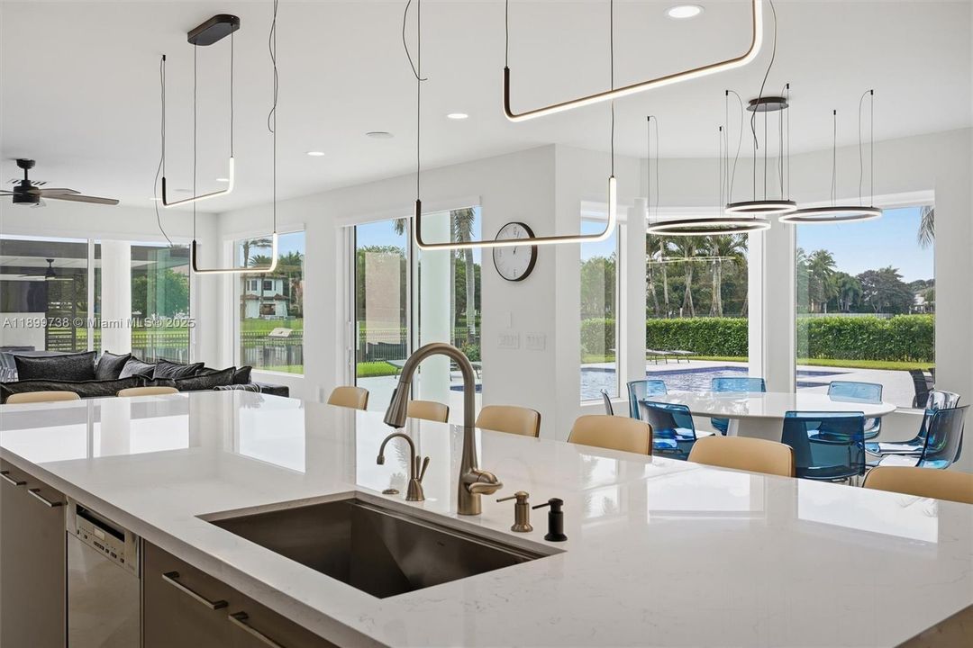 For Sale: $3,300,000 (5 beds, 6 baths, 5950 Square Feet)