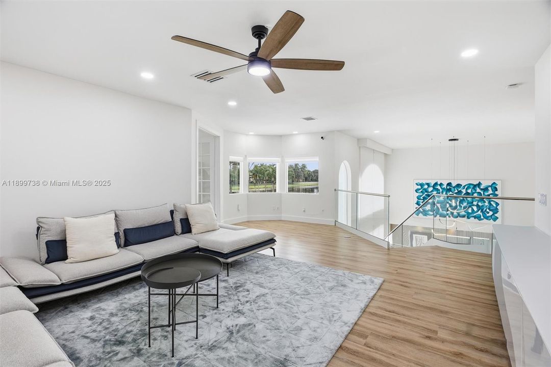 For Sale: $3,300,000 (5 beds, 6 baths, 5950 Square Feet)