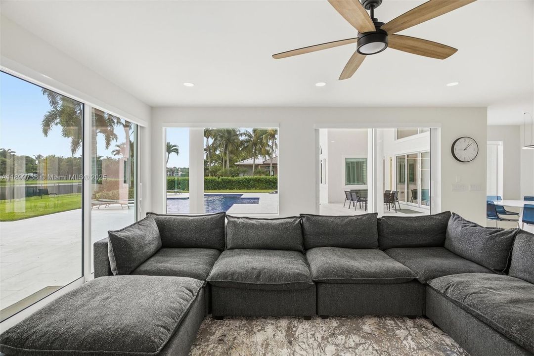 For Sale: $3,300,000 (5 beds, 6 baths, 5950 Square Feet)