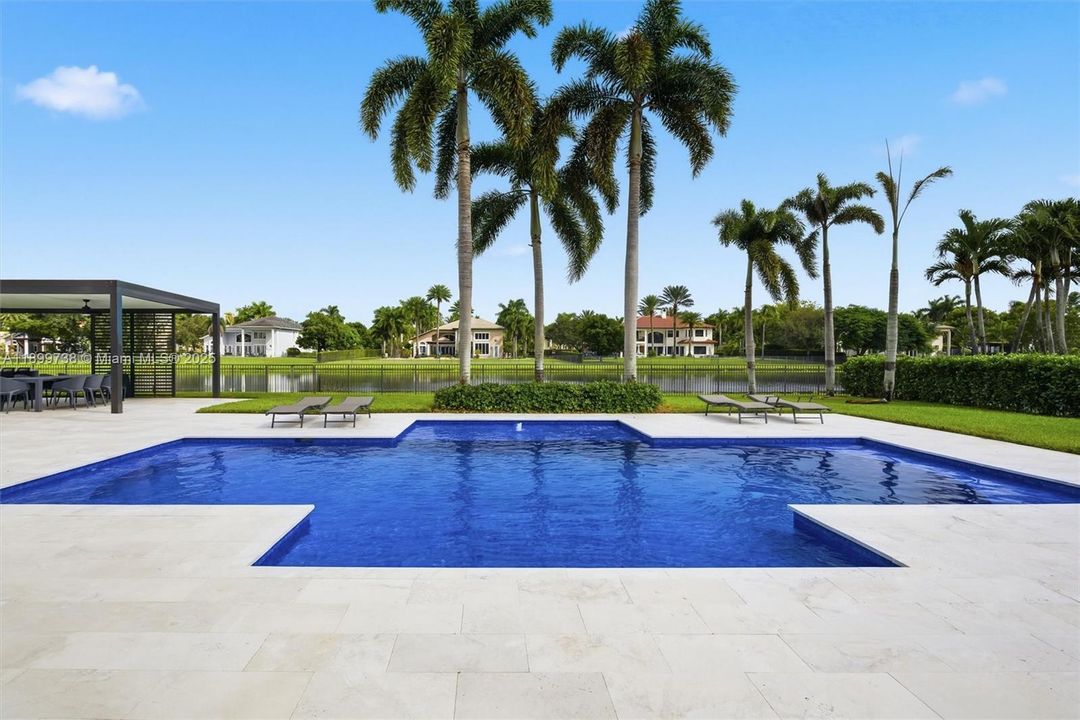 For Sale: $3,300,000 (5 beds, 6 baths, 5950 Square Feet)